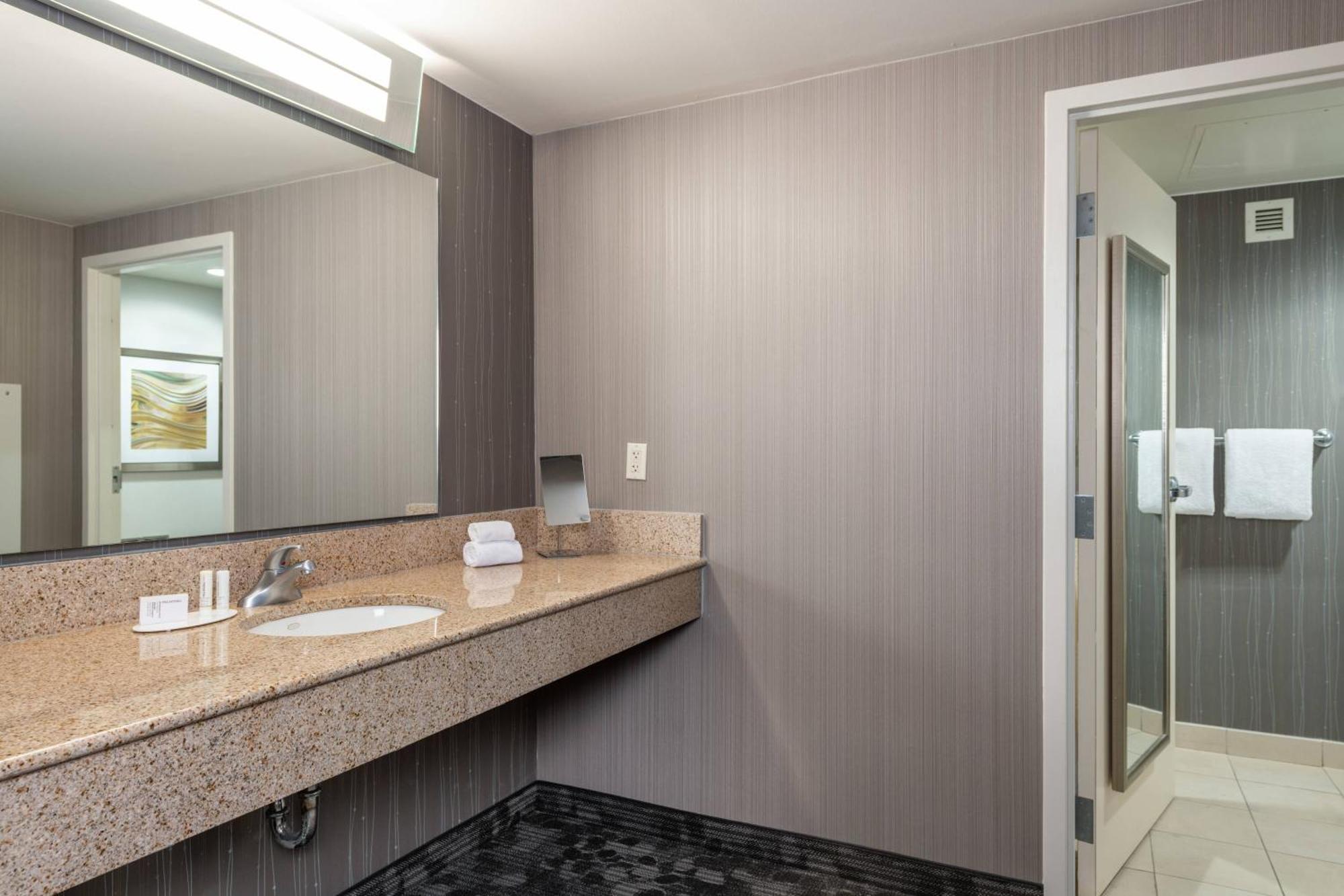 Courtyard By Marriott Newark-University Of Delaware Extérieur photo